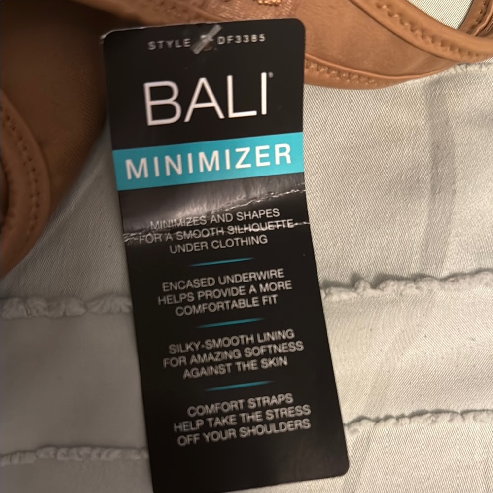 Bali Minimizer Bra with Lace Accents
Cinnamon color - Picture 3 of 3